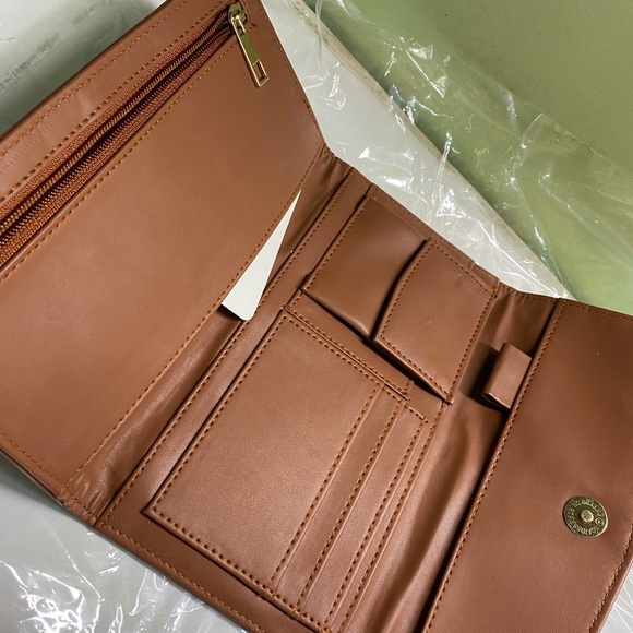 🎁Brand new Clutch/wallet - Picture 6 of 9